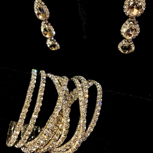 Earrings and bracelets - Picture 4 of 4